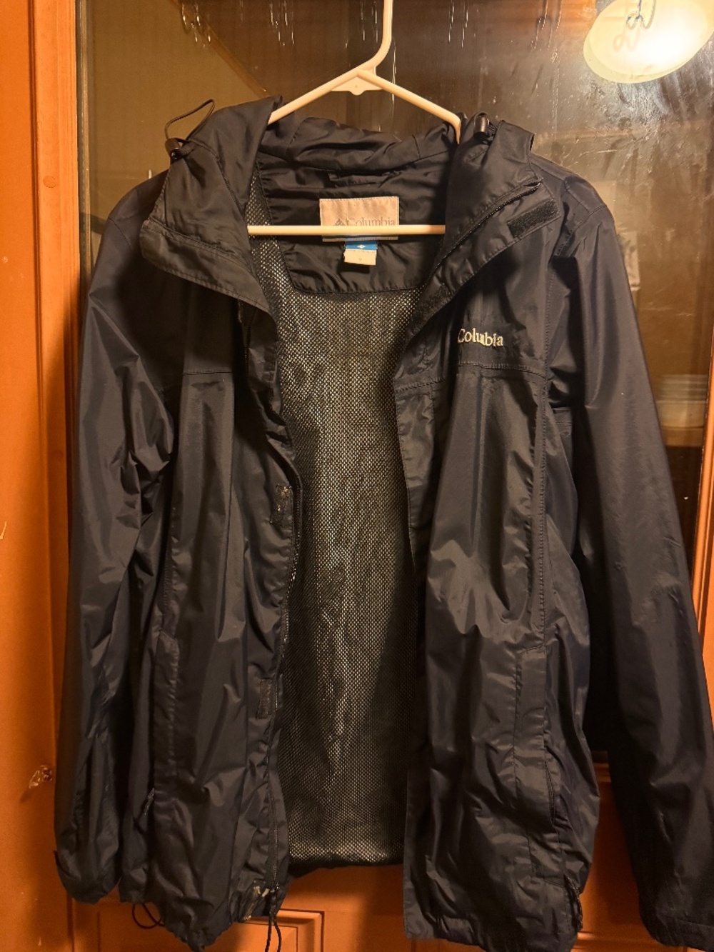Columbia hooded rain jacket / windbreaker